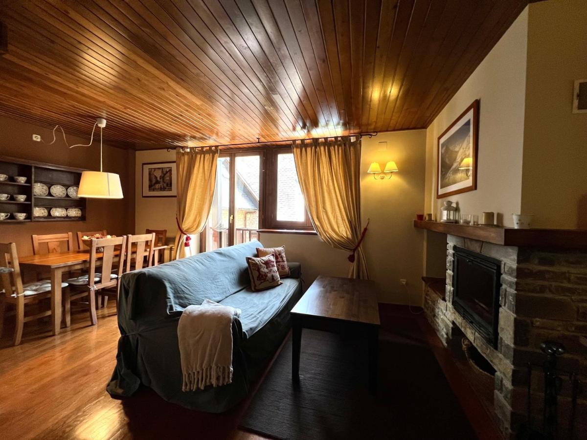 Cal Berg - Apartamento Garos Lägenhet Exteriör bild